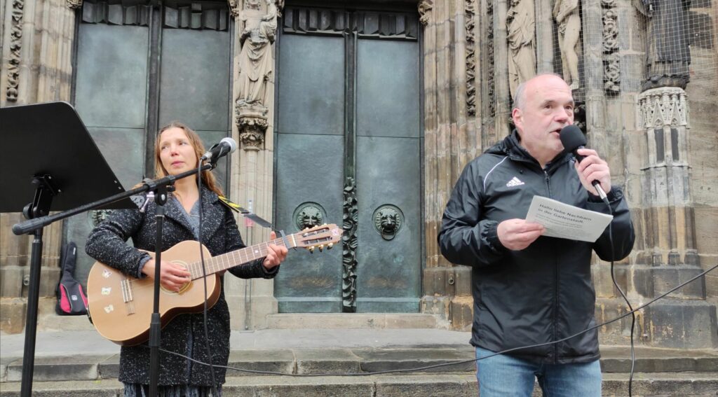 Demo an der Lorenzkirche